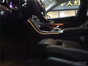 奔驰新C级升级原厂专用双色氛围灯及投影灯，打造个性座舱氛围